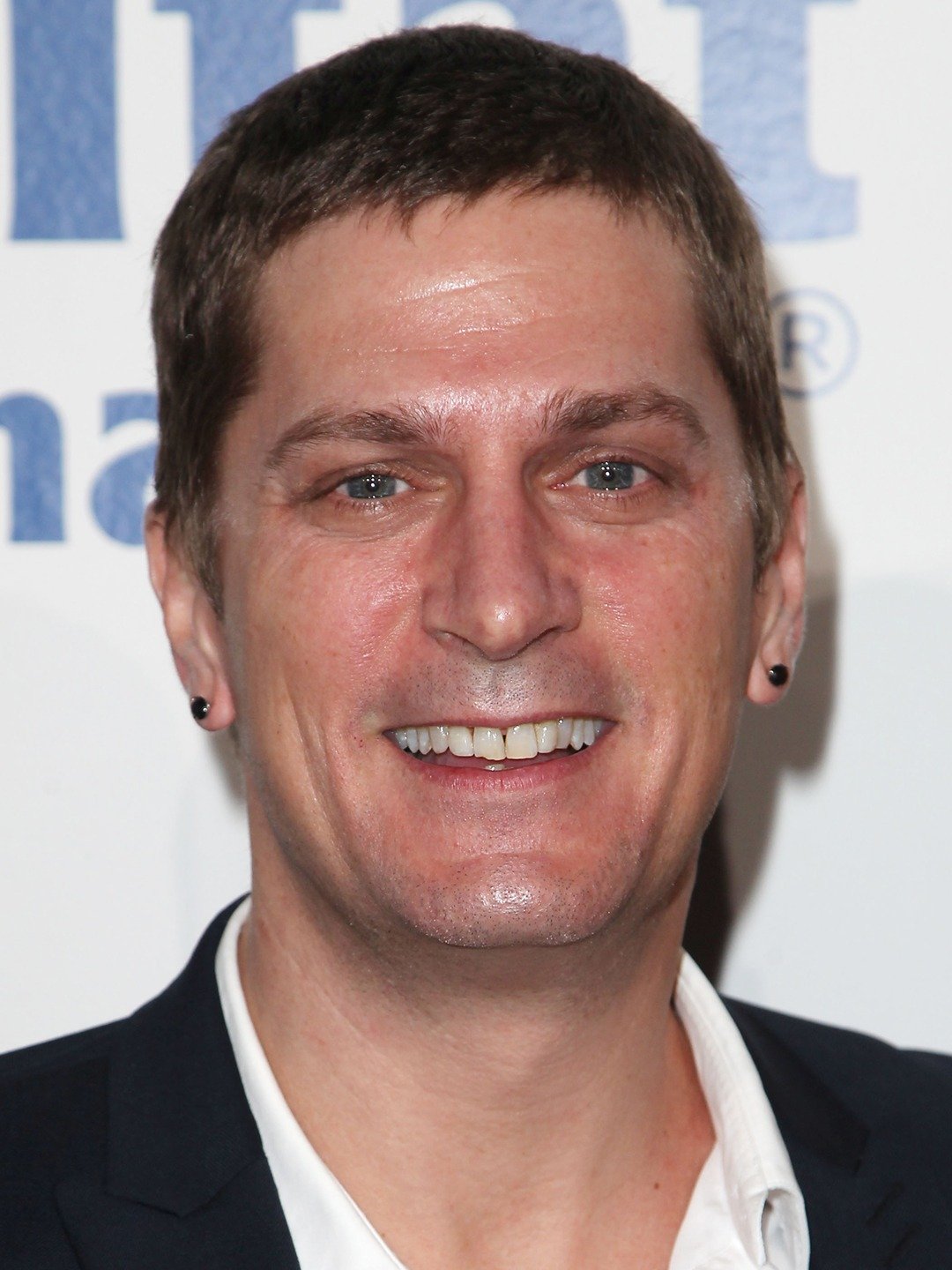 How tall is Rob Thomas?